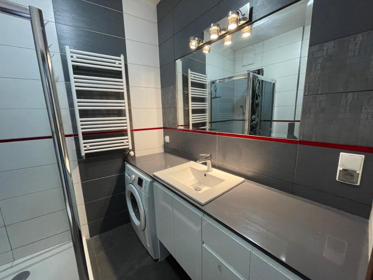 Gdynia Apartament 42 M Z Miejscem W Garazu Z Winda Blisko Centrum I Morza Extérieur photo